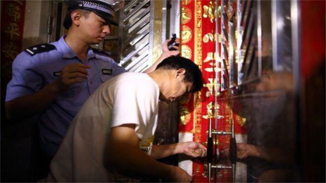 广州请开锁师傅开了锁后，师傅